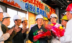 북한, 에너지 절약형 산소열법용광로 개발한 과학자 조명