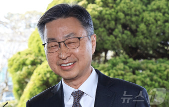 직무 복귀하며 미소짓는 최재해 감사원장