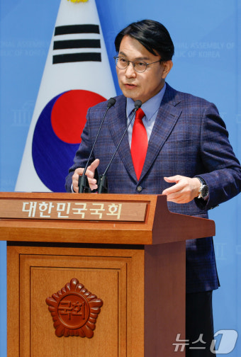 공수처 특검 도입 주장하는 윤상현 의원