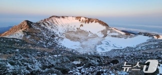 한라산에 또 대설특보…50일 만에 열리는 백록담 볼 수 있을까