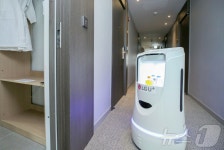 LGU+, 아늑호텔서 실내 배송로봇으로 비대면 룸서비스 제공