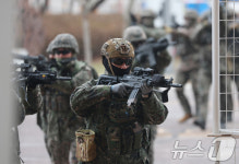 수원월드컵경기장 수색하는 700특공연대 장병들