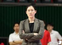 BNK 박정은, 여성 감독 최초 여자농구 우승 새 역사 썼다