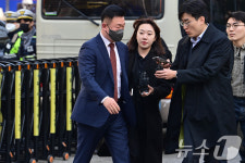 서부지법 들어서는 이광우 경호본부장