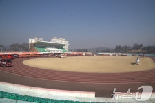 의성군민운동장에 마련된 산불 진화 장비 정비소