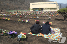 검게 그을린 의성군공설봉안당 추모공원