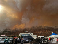 의성 산불 강풍 타고 확산…지휘본부 코앞까지 접근