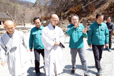 고운사 피해상황 점검하는 고기동 직무대행