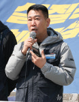 발언하는 김동국 화물연대 위원장