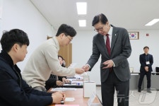 박형준 부산시장, 부산시교육감 재선거 투표 참여