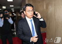 정부서울청사 찾은 윤상현 의원