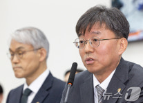 김정원 헌재 사무처장 '의원 질의에 답변'