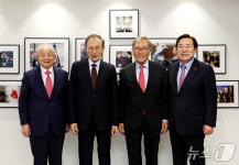 중기중앙회장, 이명박 전 대통령 예방…한미 우호 강화 방안 논의