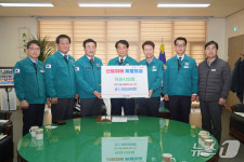 이천시의회, 자매결연도시 안동에 산불 피해 복구 성금 전달