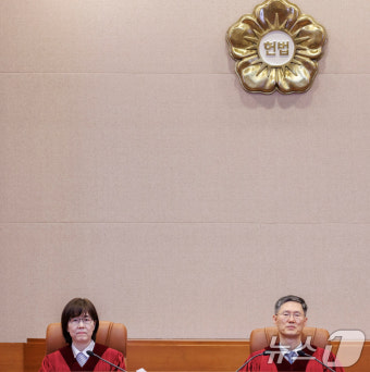 퇴임 앞둔 문형배·이미선 헌법재판관
