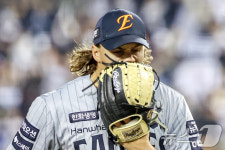 거의 끝났는데…강판이 아쉬운 한화 선발 와이스