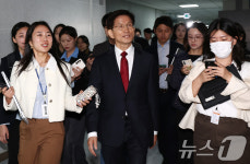 국회 의원회관 방문한 김문수 전 장관