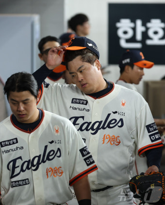 승리 예감… 호투하는 류현진