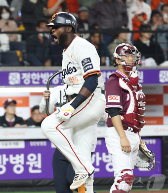 솔로 홈런에 포효하는 플로리얼