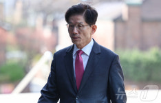 주일 예배 참석하는 김문수