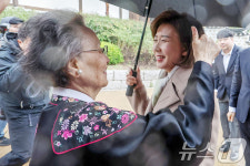 이화장 찾아 故 이승만 전 대통령 며느리 만난 나경원