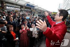 대구 서문시장 찾은 이철우 경북지사