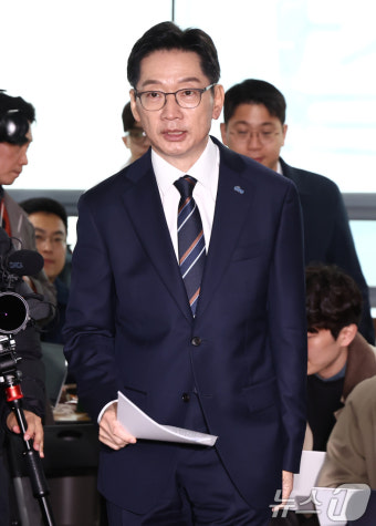대선 경선 캠프서 첫 기자회견 연 김경수 전 지사