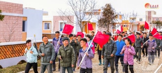 북한, 김일성 생일 맞아 당 결정 관철 부각