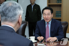 유정복 인천시장, 첫 기관 방문으로 대한노인회 예방