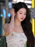 장원영 인형 미모 발산