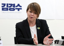 인사말하는 카트린 스테른펠트 잠메 말뫼 시장