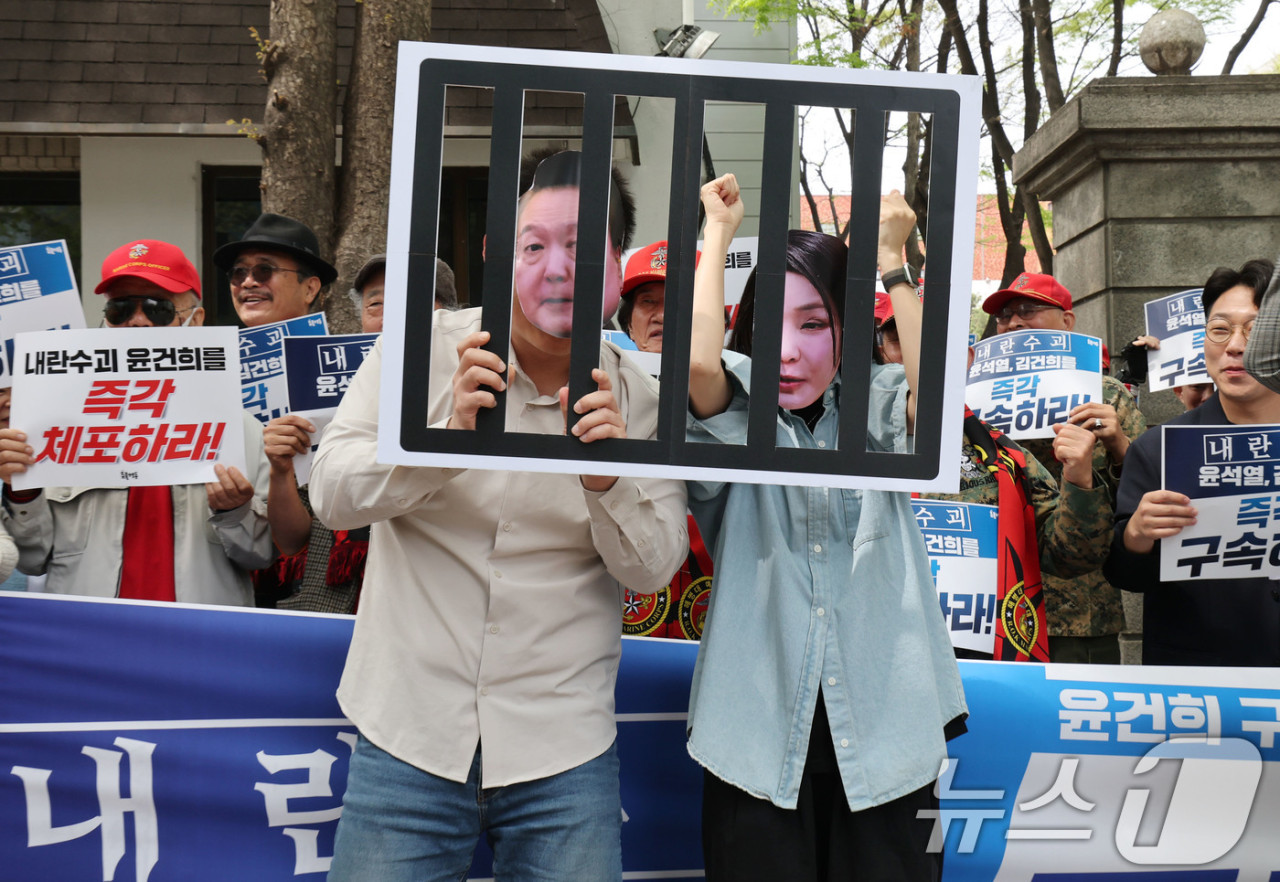 김건희 여사 구속 영장 발부 시, 전직 대통령 부부 동시 구속은 사상 첫 사례 전망