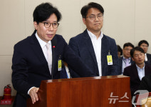 이진숙 방통위원장 후배 관련 질의 답변하는 신동호 사장