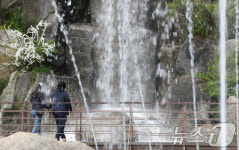 시원한 폭포 소리