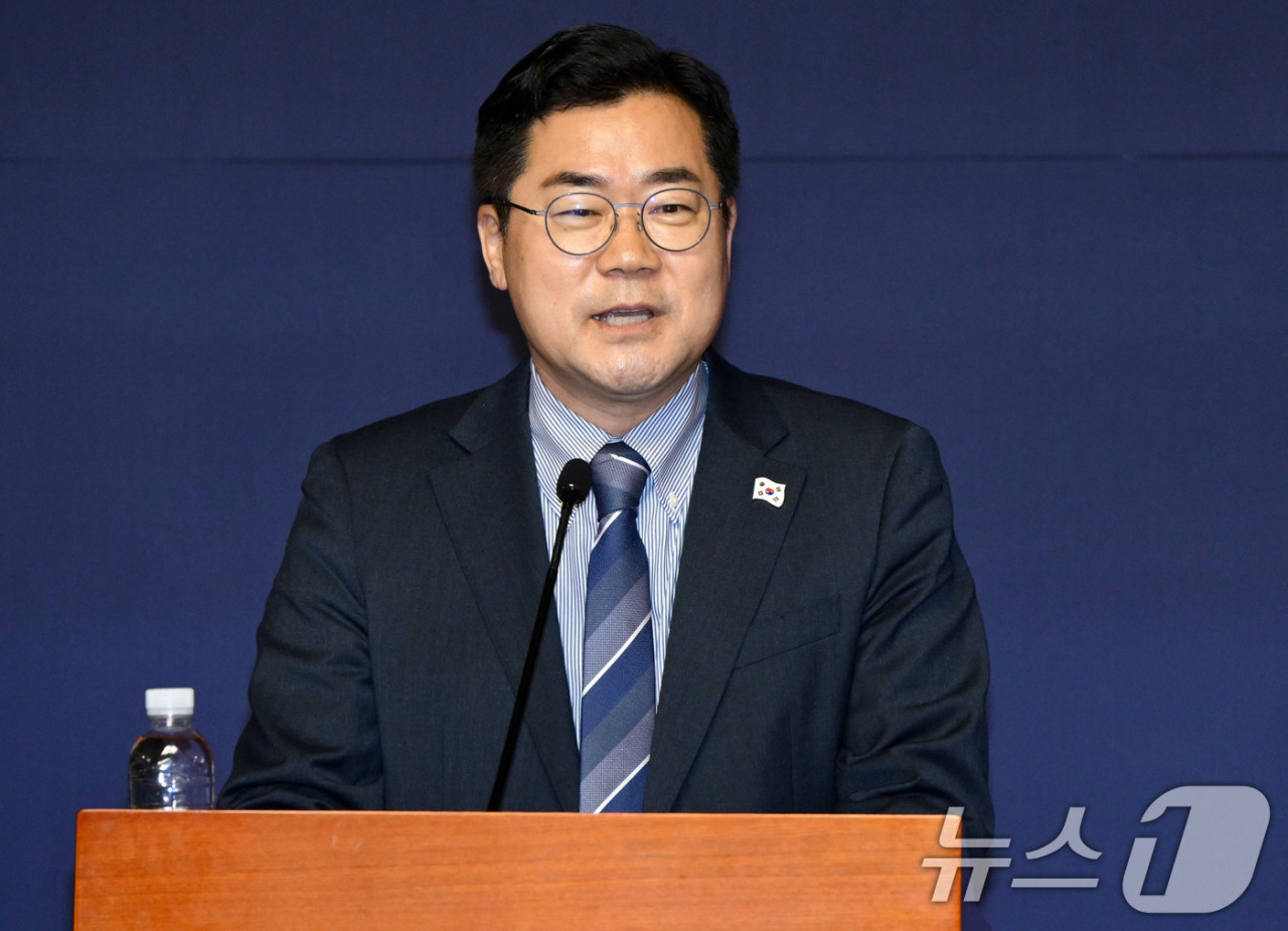 민주당 당대표 선거, 박찬대 vs 정청래 - 이재명 대통령과의 인연 강조, 내란 종식과 검찰 개혁 논점으로 신경전