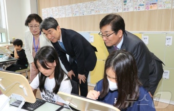 AI 디지털교과서 활용 수업 참관 이주호 장관