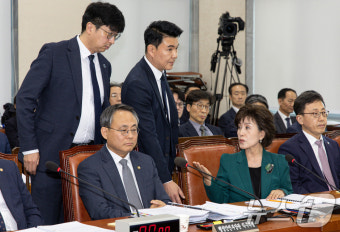 박선영 위원장 '행안위원장 퇴장 요청 거부'