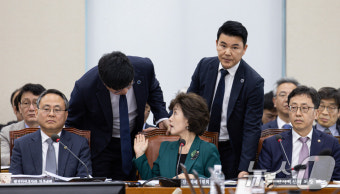 박선영 위원장 '퇴장 거부합니다'