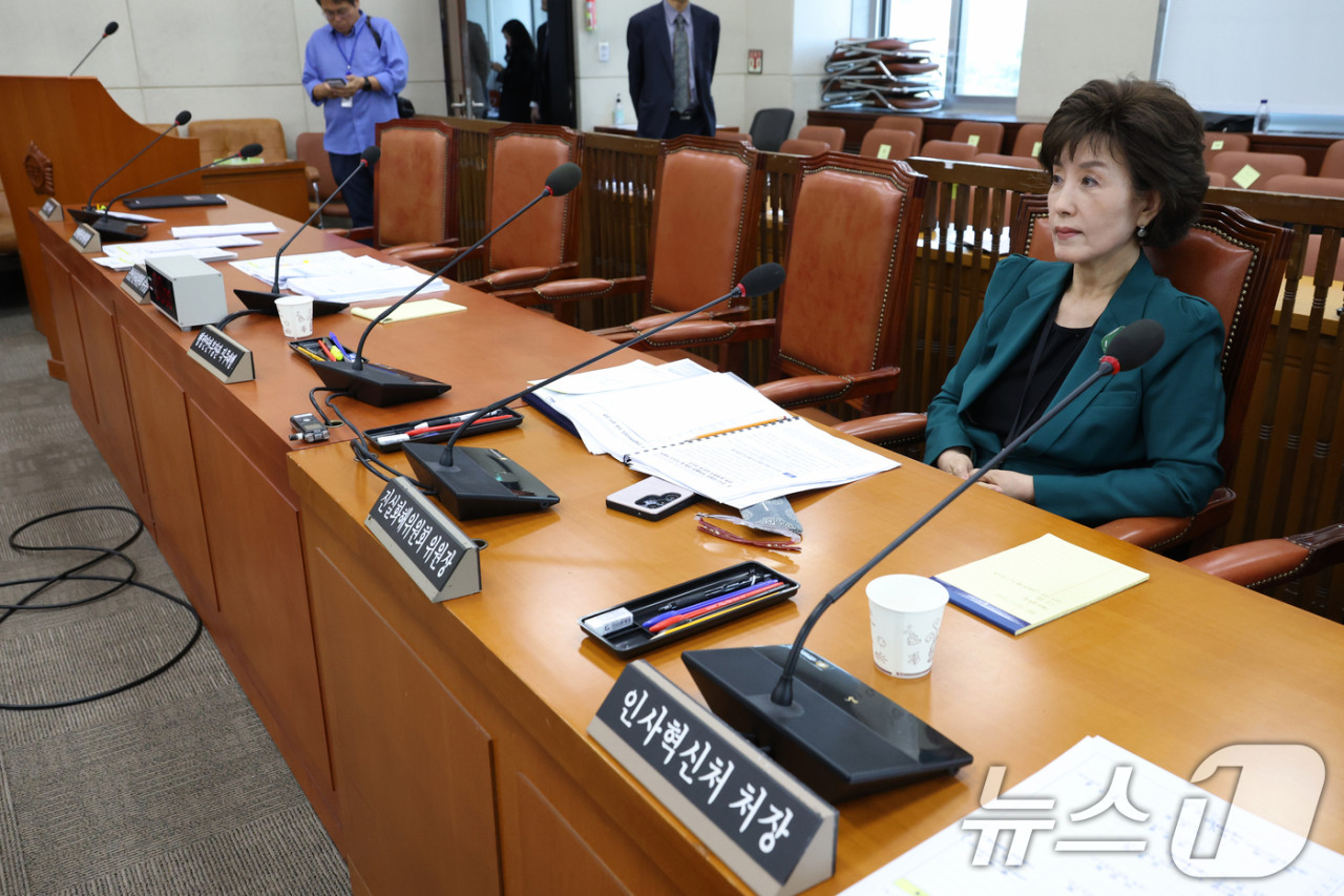 박선영 위원장, 신정훈 퇴장 요청 거부 선언…5·18 음모론 발언 논란