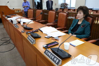 박선영 진실화해위원장 '퇴장 요청 거부'