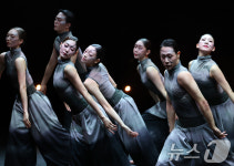 K-무용수들의 몸짓