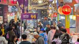 시민들로 붐비는 달달한 낭만 야시장