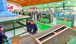 北 평양금속건재공장 건설장들에 보낼 건재품 생산