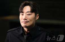 이희준, 경계 없는 배우의 아우라 [정덕현의 페르소나K]
