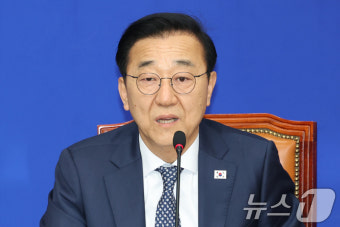 민주 총괄선대위원장에 윤여준·박찬대·강금실·정은경·김부겸·김동명·김경수