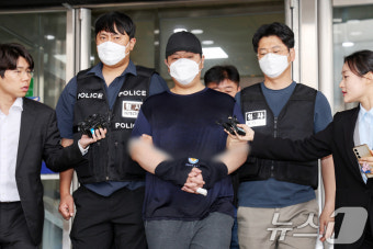 檢 송치되는 '미아동 마트 흉기난동' 피의자