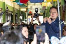 인제 원통시장 방문한 이재명