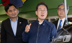 이재명 인제 원통시장 찾아 시민과 소통