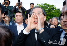 [뉴스1 PICK]“저도 호남사람입니다” 한덕수, 5.18 민주묘역에서 마주한 광주 민심