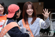 한지민, 천사의 손인사